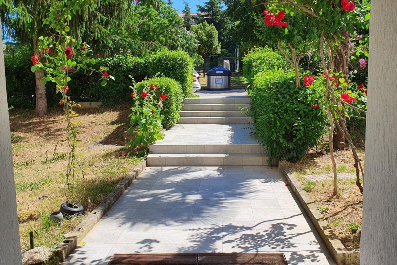 Studio Apartment Ljubica For 2 Persons 150M From The Beach Porec Bagian luar foto