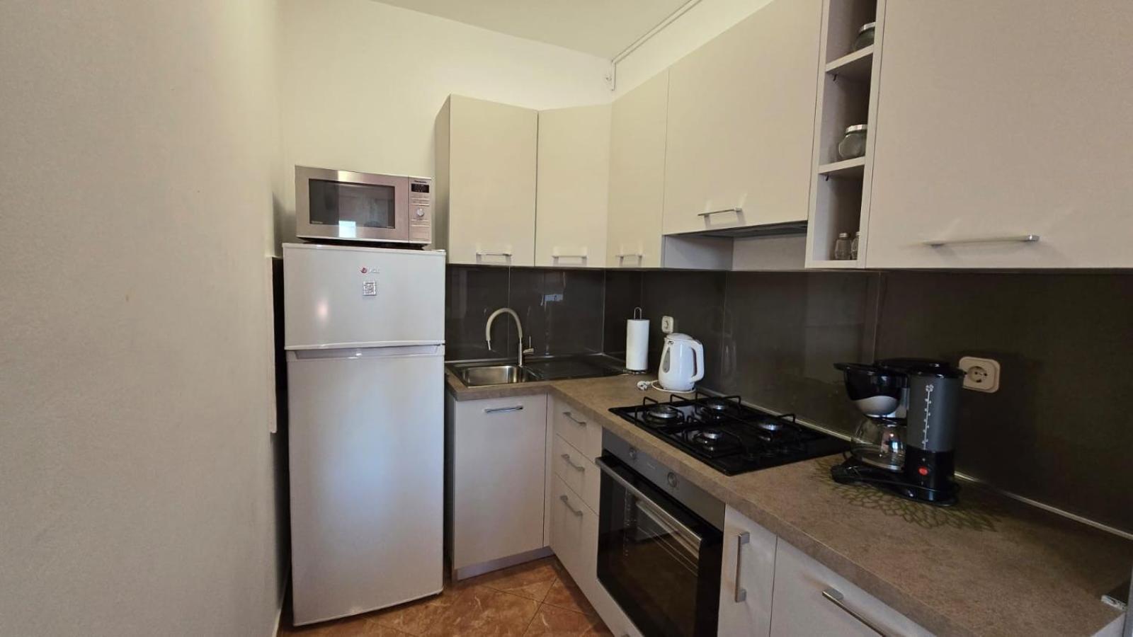 Studio Apartment Ljubica For 2 Persons 150M From The Beach Porec Bagian luar foto