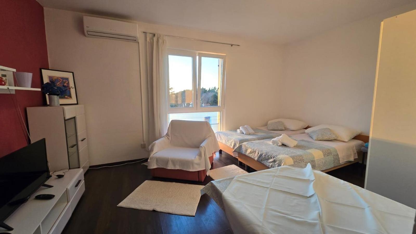 Studio Apartment Ljubica For 2 Persons 150M From The Beach Porec Bagian luar foto