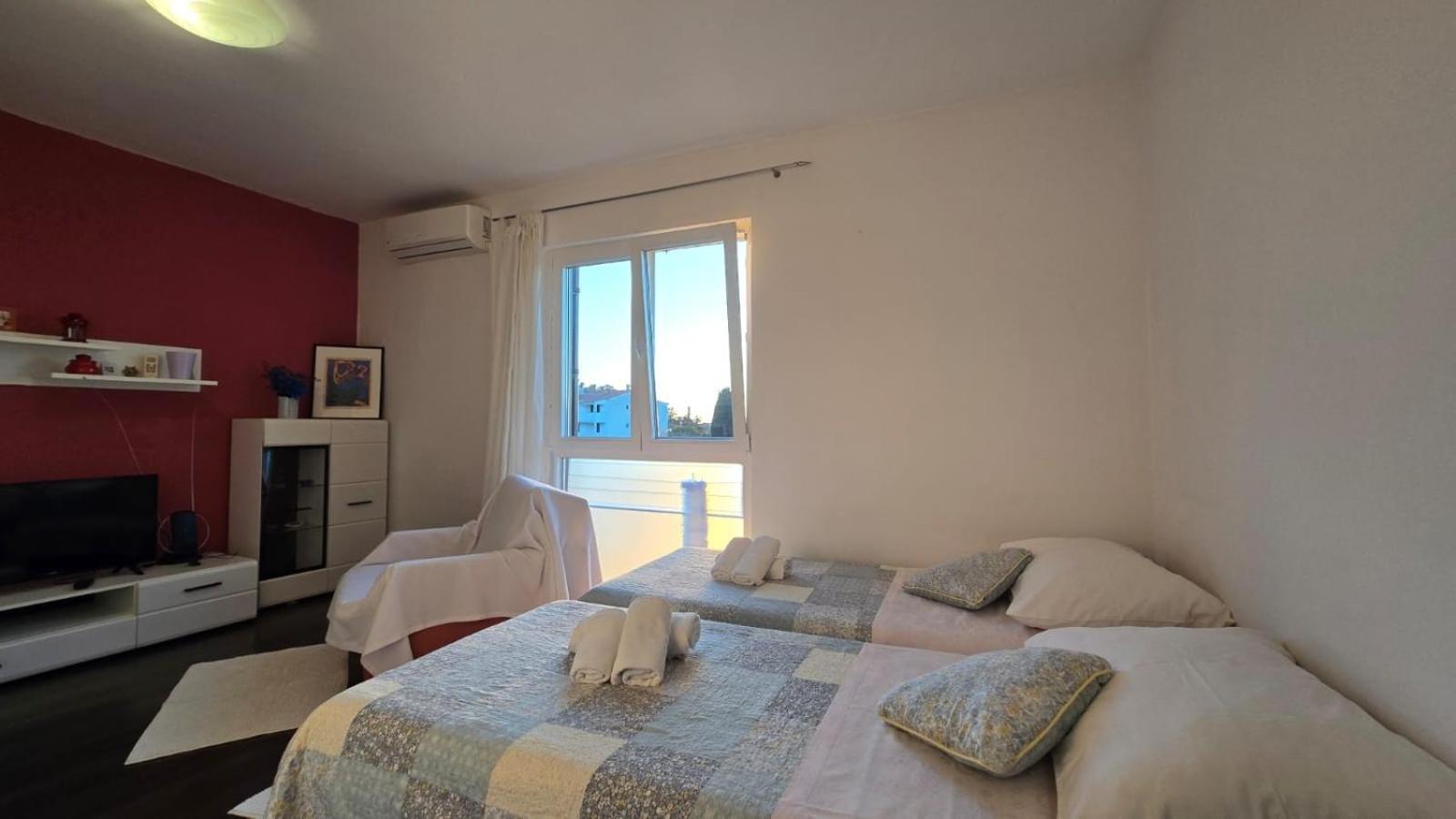 Studio Apartment Ljubica For 2 Persons 150M From The Beach Porec Bagian luar foto