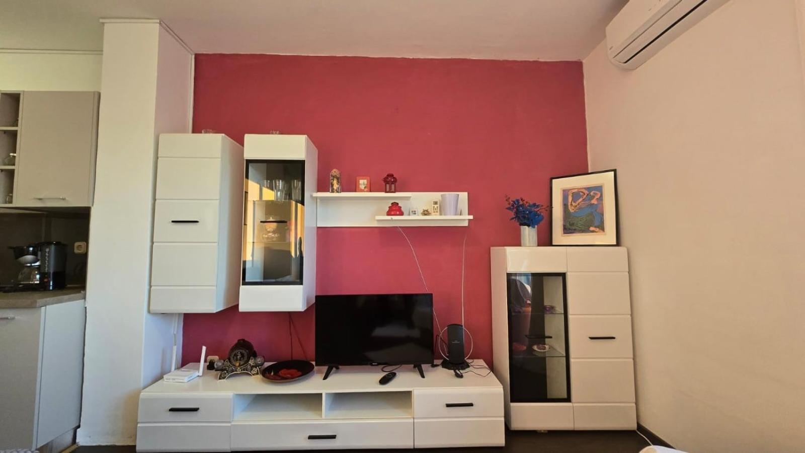 Studio Apartment Ljubica For 2 Persons 150M From The Beach Porec Bagian luar foto