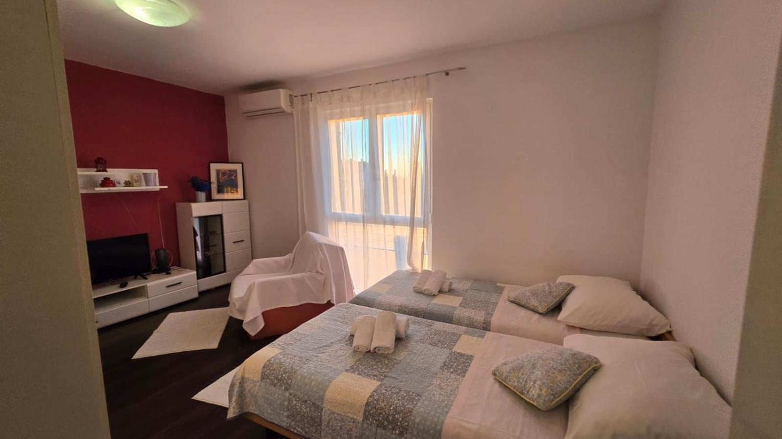 Studio Apartment Ljubica For 2 Persons 150M From The Beach Porec Bagian luar foto