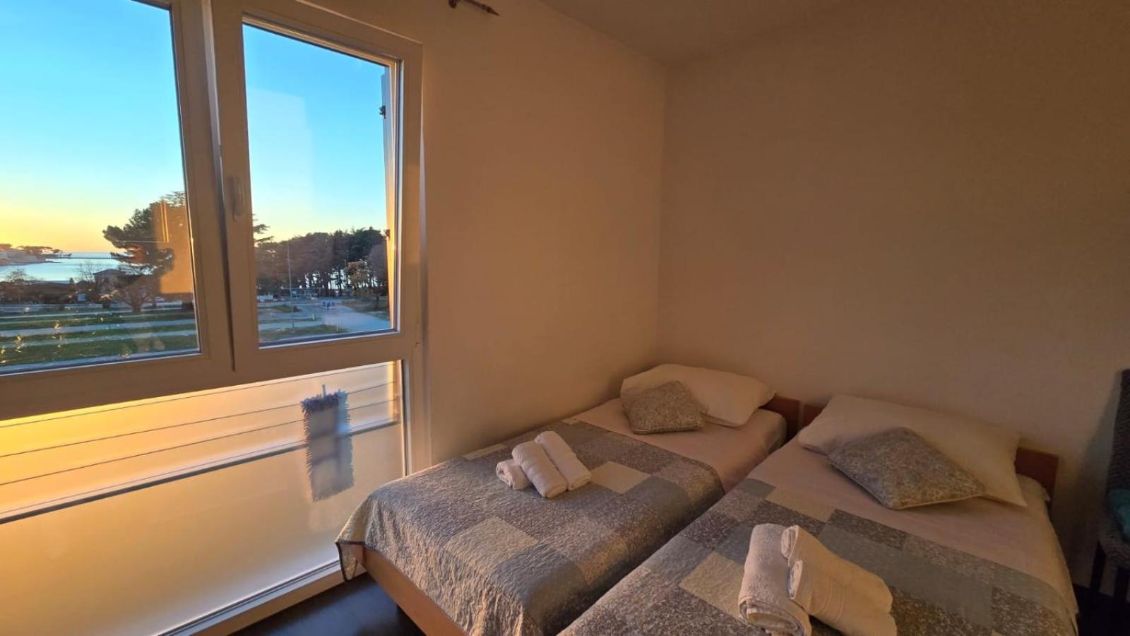 Studio Apartment Ljubica For 2 Persons 150M From The Beach Porec Bagian luar foto